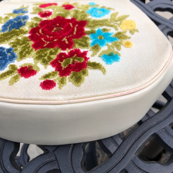 Vintage Needlepoint Handbag in rich hues. Must see - Picture 11 of 11